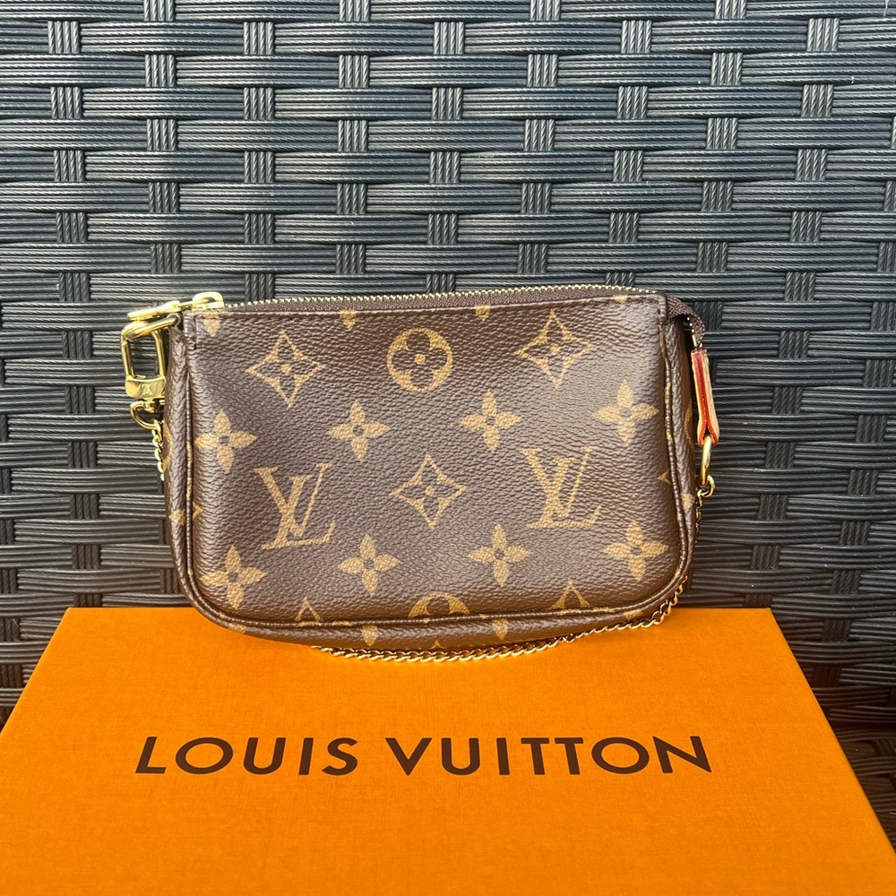 🩵SOLD🩵Louis Vuitton mini pochette